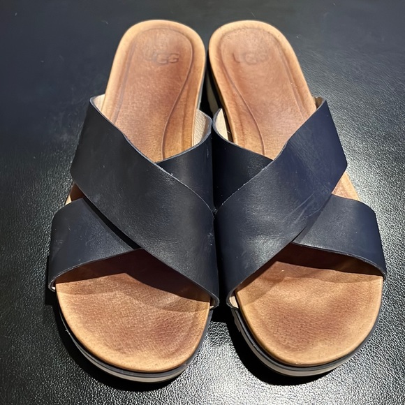 UGG Shoes - UGG Kari sandals, size 7.5